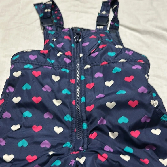 Oshkosh B'gosh Navy snowsuit with hearts size 4
Snow pants Sledding - Picture 2 of 7